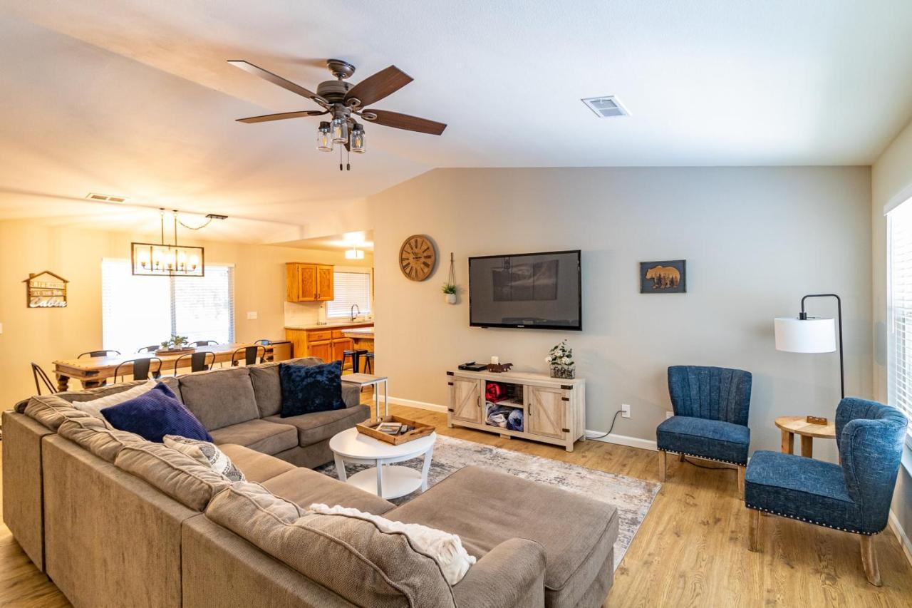 Pine Place Oakhurst Esterno foto
